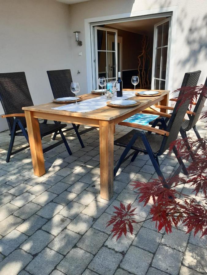 Stilvolles Apartment "Romantic" Neukirchen vorm Wald Bagian luar foto