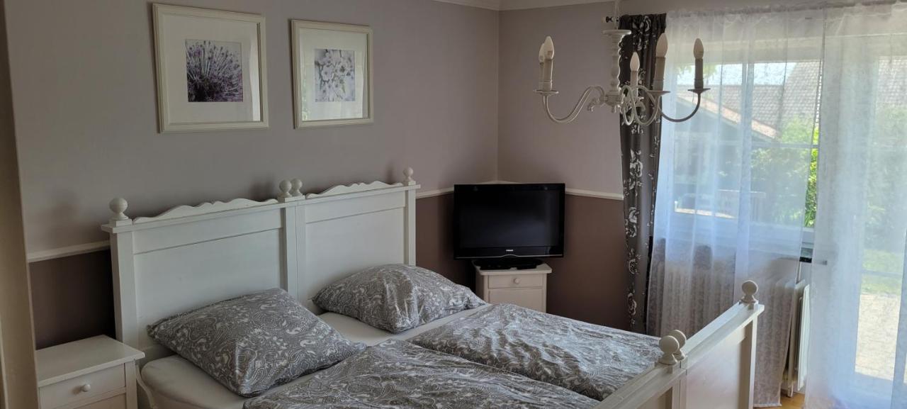 Stilvolles Apartment "Romantic" Neukirchen vorm Wald Bagian luar foto