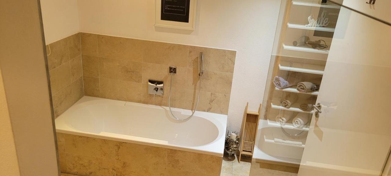 Stilvolles Apartment "Romantic" Neukirchen vorm Wald Bagian luar foto